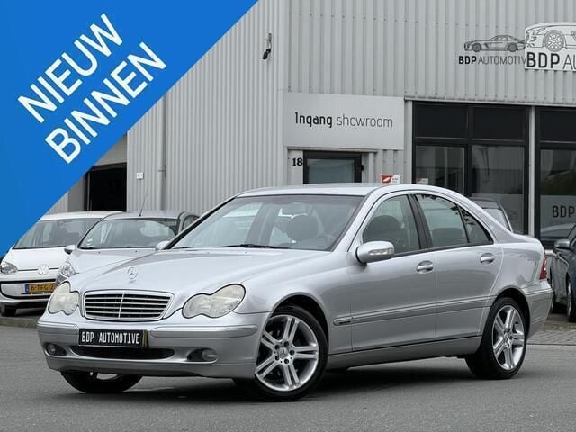 Grijs Gebruikt 2004 Mercedes C180 Elegance Sedan | € 5.950 (Iets duurder) - Afbeelding 1/4