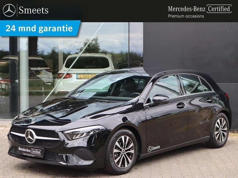 Zwart Gebruikt 2025 Mercedes A180 Edition Hatchback | € 35.888 (Eerlijke prijs) - Afbeelding 1/4