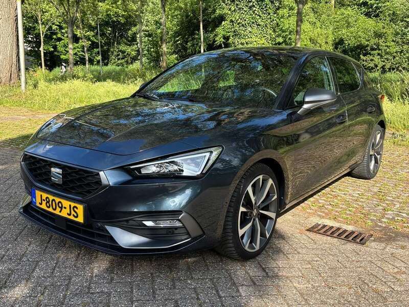 Grijs Gebruikt 2020 Seat Leon FR Hatchback | € 19.995 (Eerlijke prijs) - Afbeelding 1/4