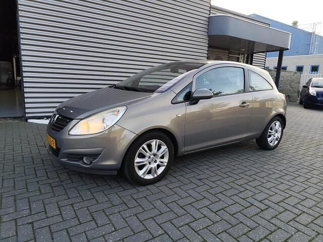 Bruin Gebruikt 2011 Opel Corsa Cosmo Hatchback | € 1.450 (Super prijs) - Afbeelding 1/4
