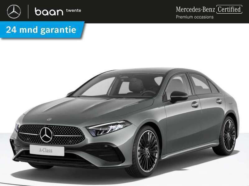 Grijs, metallic lak Gebruikt 2024 Mercedes A180 AMG line Sedan | € 48.900 - Afbeelding 1/4