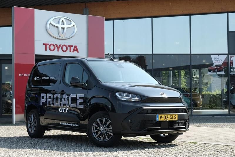 Zwart Gebruikt 2024 Toyota Proace City Van | € 27.895 (Goede deal) - Afbeelding 1/1