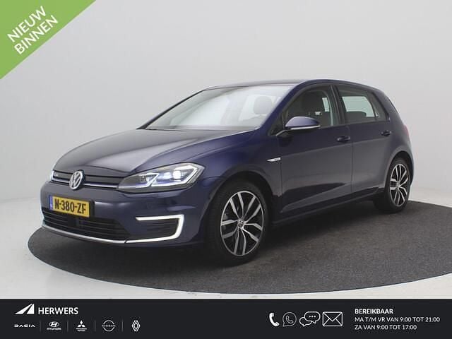 Blauw (metallic) Gebruikt 2019 VW e-Golf Hatchback | € 13.435 (Eerlijke prijs) - Afbeelding 1/4