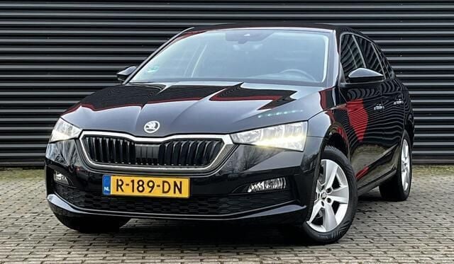 Zwart Occasion 2022 Skoda Scala Ambition Hatchback | € 19.950 (Eerlijke prijs) - Afbeelding 1/4