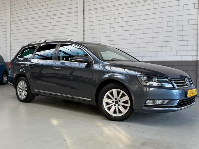 Grijs Gebruikt 2010 VW Passat Comfortline Stationwagen | € 6.750 - Afbeelding 1/4