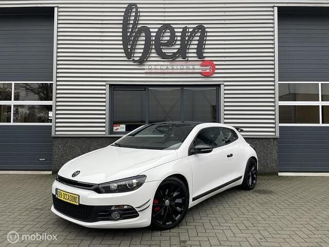Wit Gebruikt 2009 VW Scirocco Highline Coupé | € 8.950 (Eerlijke prijs) - Afbeelding 1/4