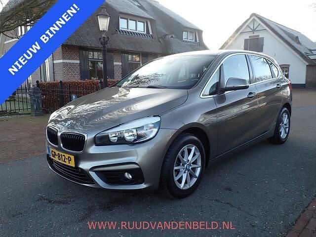 Grijs (metallic) Occasion 2015 BMW 218 Performance Stationwagen | € 10.900 (Goede deal) - Afbeelding 1/4