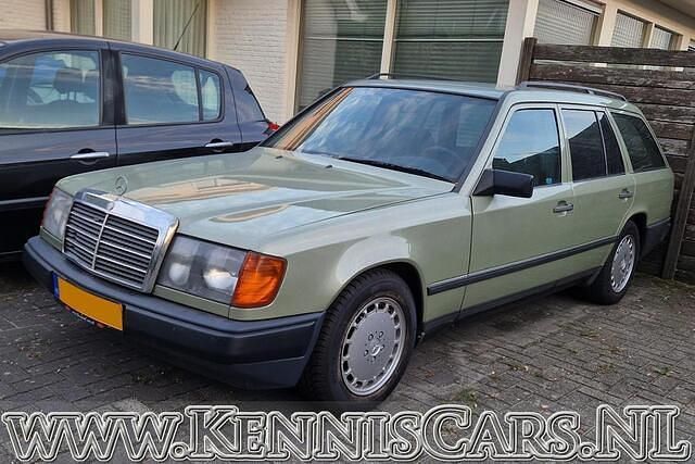 Groen Gebruikt 1986 Mercedes E230 Stationwagen | € 9.950 - Afbeelding 1/1