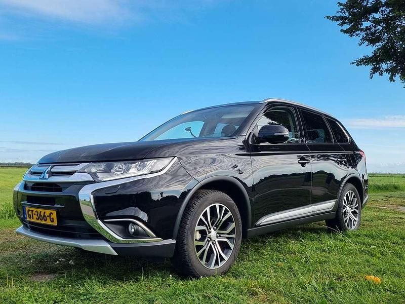 Zwart Gebruikt 2015 Mitsubishi Outlander Edition SUV | € 19.000 (Duur) - Afbeelding 1/4