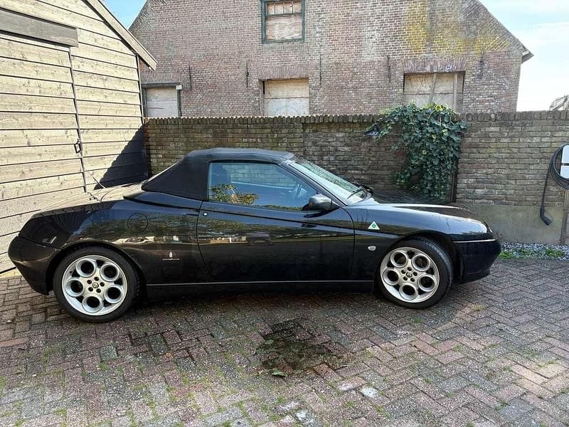Zwart Gebruikt 2002 Alfa Romeo Spider Cabriolet | € 6.750 (Eerlijke prijs) - Afbeelding 1/4