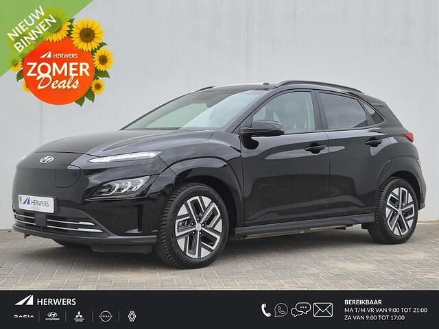 Phantom black pearl (pae) Gebruikt 2022 Hyundai Kona Premium SUV | € 25.985 (Iets duurder) - Afbeelding 1/4