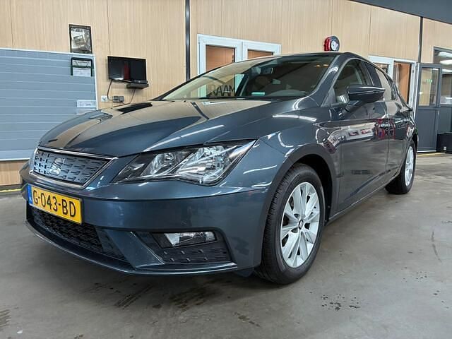 Grijs Occasion 2019 Seat Leon Business Hatchback | € 15.900 (Eerlijke prijs) - Afbeelding 1/4