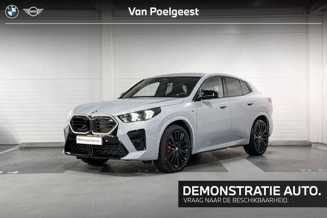 Brooklyngrau (licht grijs) Gebruikt 2025 BMW iX2 M Sport SUV | € 60.851 (Eerlijke prijs) - Afbeelding 1/4