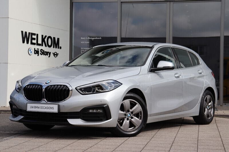 Grijs Gebruikt 2021 BMW 118 Executive Hatchback | € 22.950 (Goede deal) - Afbeelding 1/4