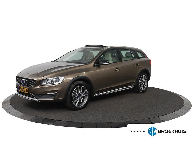 Bruin Gebruikt 2018 Volvo V60 CC Stationwagen | € 26.895 (Super prijs) - Afbeelding 1/4