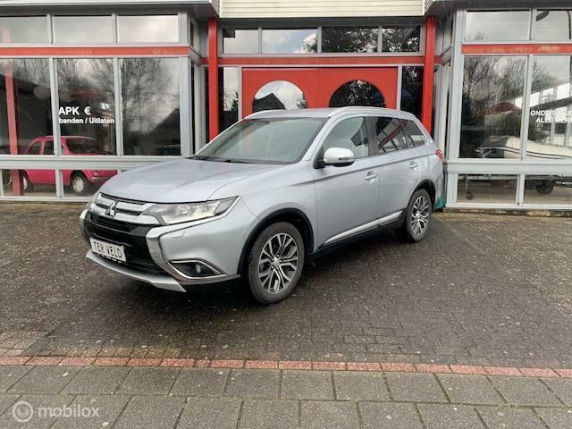 Grijs Gebruikt 2017 Mitsubishi Outlander Edition SUV | € 11.250 (Eerlijke prijs) - Afbeelding 1/4