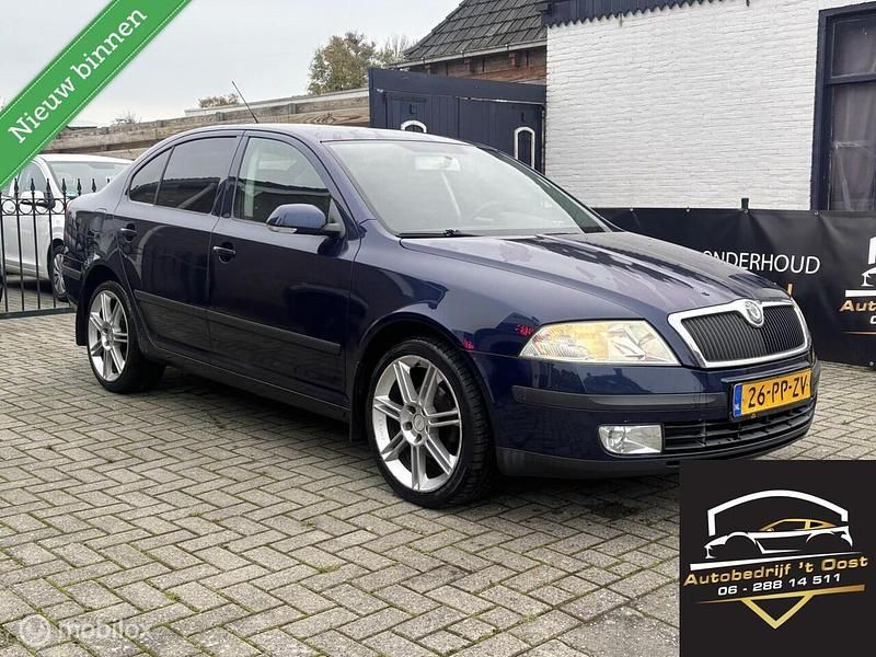 Blauw Gebruikt 2004 Skoda Octavia Elegance Hatchback | € 1.450 (Eerlijke prijs) - Afbeelding 1/4
