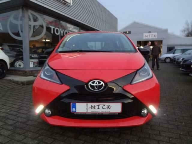 Oranje Gebruikt 2014 Toyota Aygo X-play Hatchback | € 6.950 (Eerlijke prijs) - Afbeelding 1/4