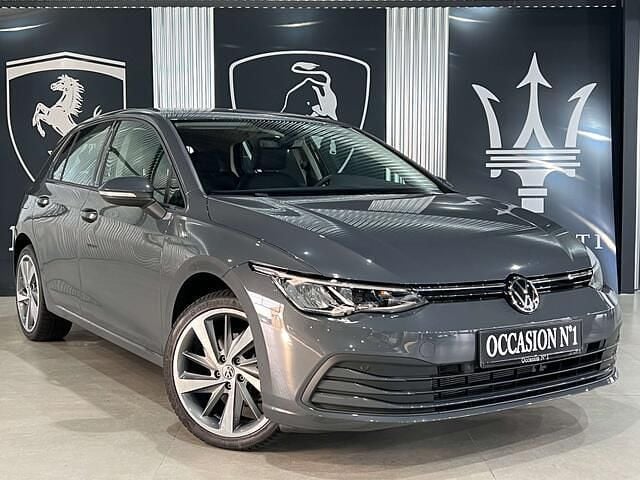 Grijs Gebruikt 2022 VW Golf Sedan | € 24.900 (Eerlijke prijs) - Afbeelding 1/4