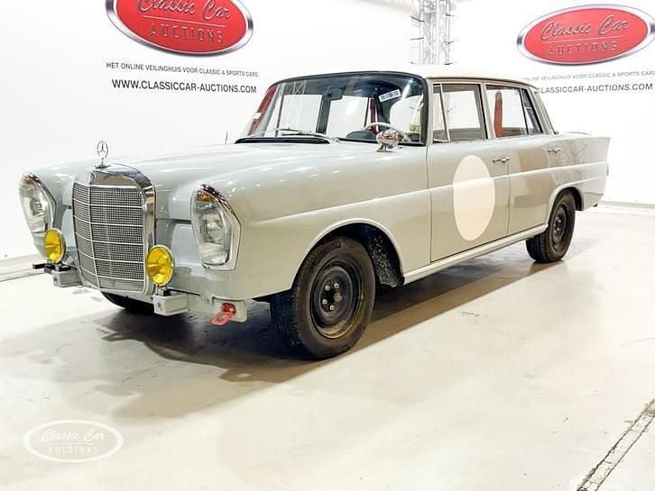 Grijs Gebruikt 1960 Mercedes 220 Coupé | € 18.500 - Afbeelding 1/4