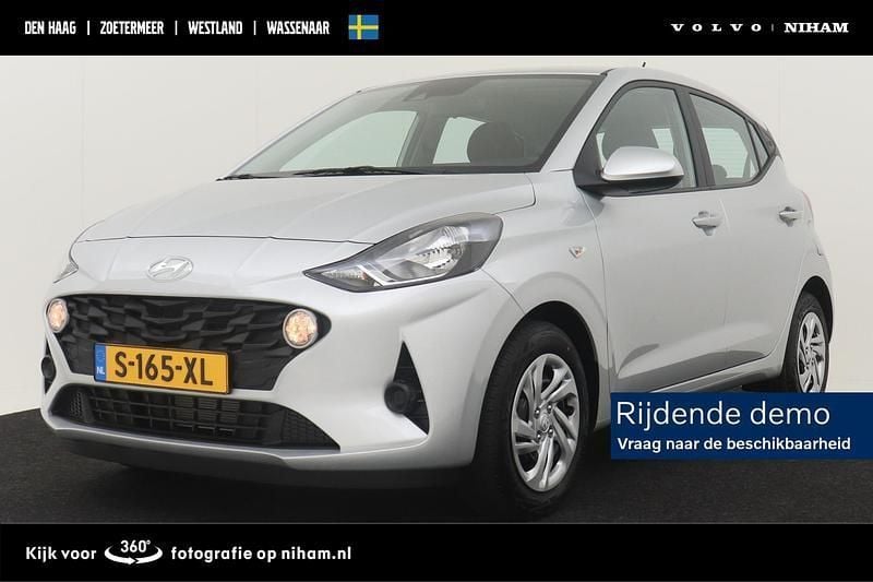 Grijs Gebruikt 2022 Hyundai i10 Comfort Hatchback | € 13.390 (Eerlijke prijs) - Afbeelding 1/4