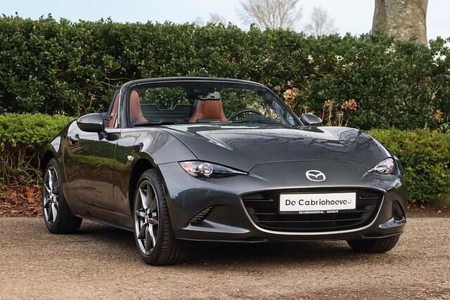 Grijs (metallic) Gebruikt 2022 Mazda MX5 Cabriolet | € 34.950 (Eerlijke prijs) - Afbeelding 1/4