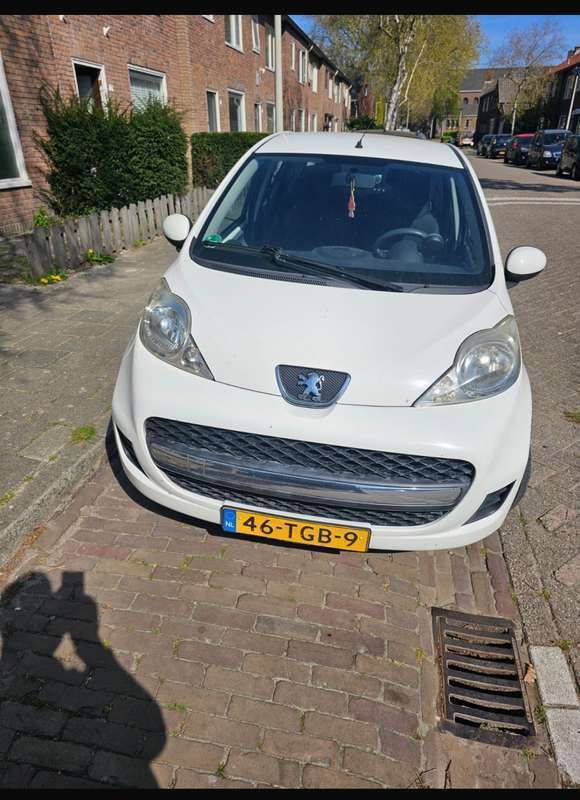 Wit Gebruikt 2012 Peugeot 107 Hatchback | € 3.200 (Eerlijke prijs) - Afbeelding 1/4