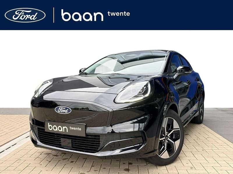 Zwart Nieuw 2025 Ford Puma Gen-E ST-Line SUV | € 29.940 (Super prijs) - Afbeelding 1/4