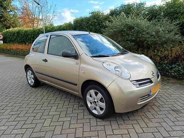 Beige (metallic) Gebruikt 2004 Nissan Micra Visia Hatchback | € 800 (Super prijs) - Afbeelding 1/4