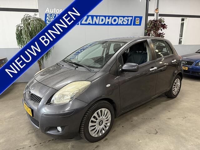 Grijs Gebruikt 2010 Toyota Yaris Hatchback | € 6.495 (Eerlijke prijs) - Afbeelding 1/4