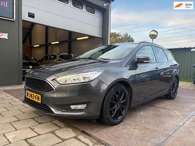 Grijs Occasion 2017 Ford Focus Titanium Stationwagen | € 4.999 (Goede deal) - Afbeelding 1/4