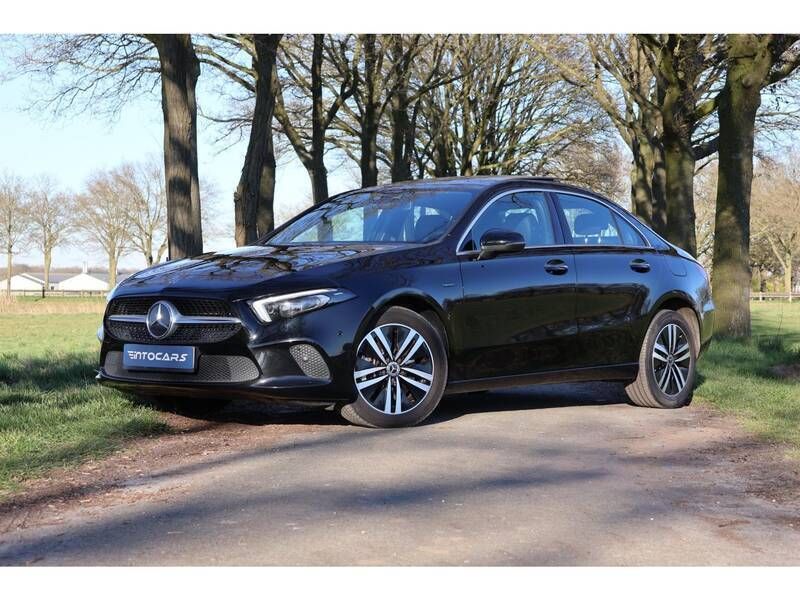 Zwart Gebruikt 2021 Mercedes A250 Premium Plus Sedan | € 27.860 (Super prijs) - Afbeelding 1/4