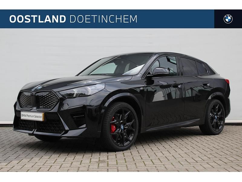 Zwart Gebruikt 2025 BMW iX2 Executive SUV | € 62.358 (Eerlijke prijs) - Afbeelding 1/4
