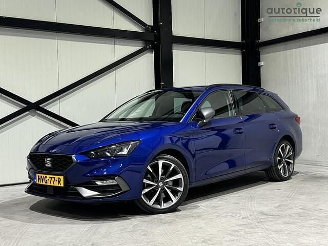 Blauw, metallic lak Gebruikt 2021 Seat Leon ST FR Stationwagen | € 19.940 (Goede deal) - Afbeelding 1/4