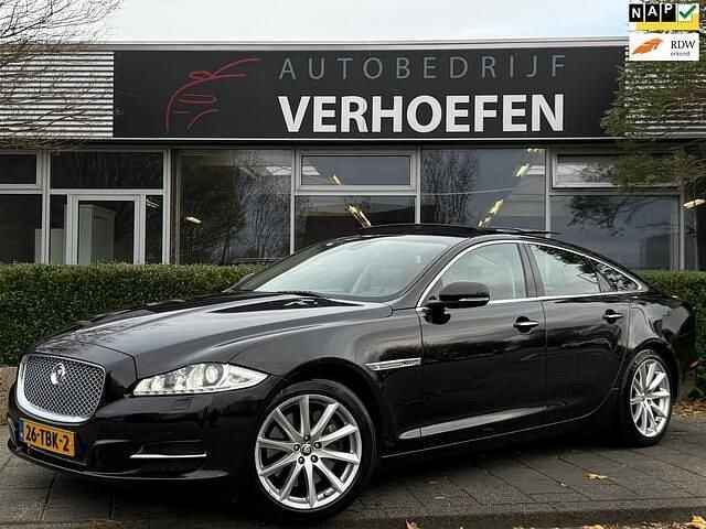 Zwart (metallic) Gebruikt 2012 Jaguar XJ Portfolio Sedan | € 27.950 (Eerlijke prijs) - Afbeelding 1/4