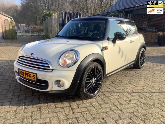 Wit Gebruikt 2011 Mini Cooper Business Hatchback | € 3.480 (Duur) - Afbeelding 1/4