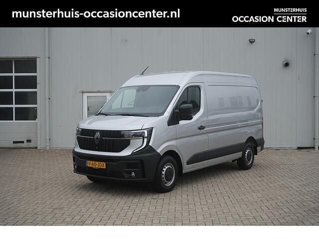 Grijs Gebruikt 2024 Renault Master Van | € 35.500 (Eerlijke prijs) - Afbeelding 1/4