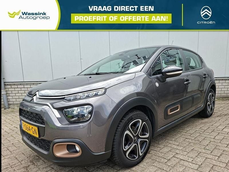 Grijs, metallic lak Gebruikt 2023 Citroën C3 PureTech Hatchback | € 13.940 (Goede deal) - Afbeelding 1/4