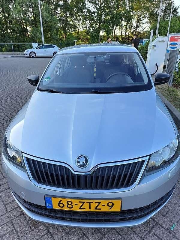 Zilver Gebruikt 2013 Skoda Rapid Hatchback | € 5.750 (Goede deal) - Afbeelding 1/4