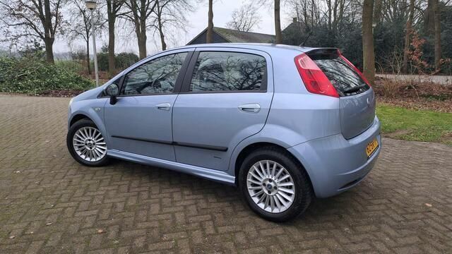 Blauw Gebruikt 2006 Fiat Grande Punto Emotion Hatchback | € 1.749 (Eerlijke prijs) - Afbeelding 1/4