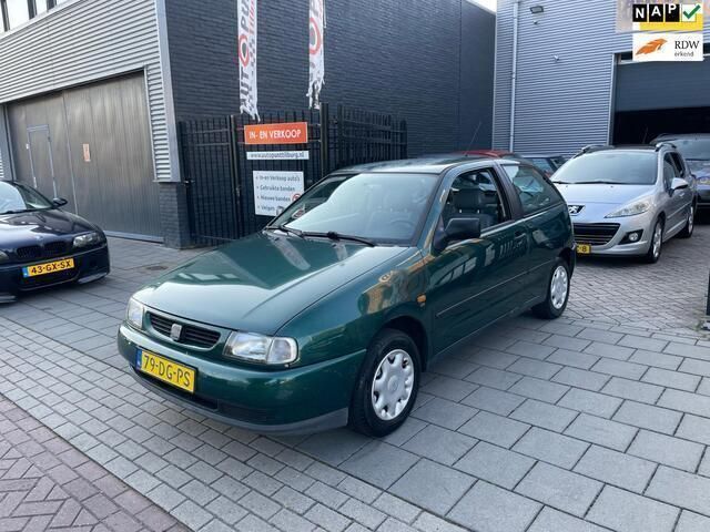 Groen, metallic lak Gebruikt 1999 Seat Ibiza Vigo Hatchback | € 999 - Afbeelding 1/4
