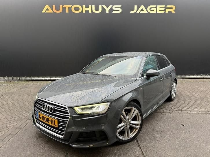 Grijs Occasion 2019 Audi A3 Sport Hatchback | € 16.950 (Goede deal) - Afbeelding 1/4