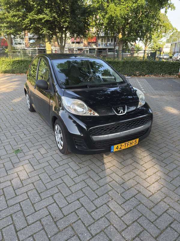 Zwart Gebruikt 2012 Peugeot 107 Hatchback | € 2.750 (Eerlijke prijs) - Afbeelding 1/4