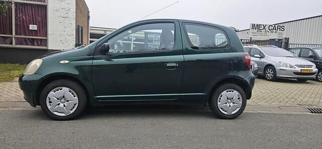 Groen Occasion 2001 Toyota Yaris Luna Hatchback | € 1.250 (Goede deal) - Afbeelding 1/4