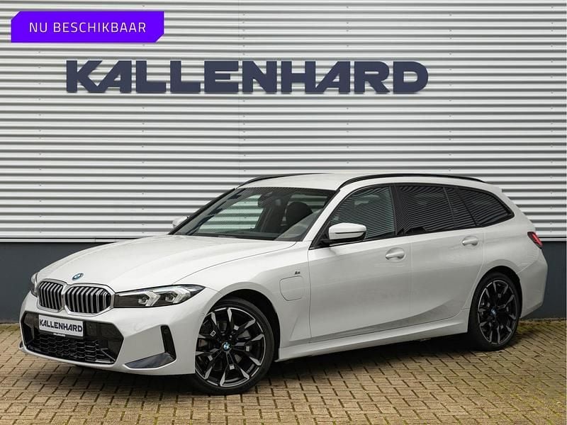 Wit Occasion 2024 BMW 330 Stationwagen | € 49.875 (Eerlijke prijs) - Afbeelding 1/4