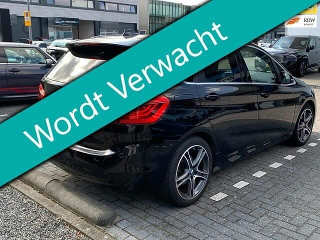Zwart Gebruikt 2016 BMW 218 M Sport Stationwagen | € 10.745 (Eerlijke prijs) - Afbeelding 1/4