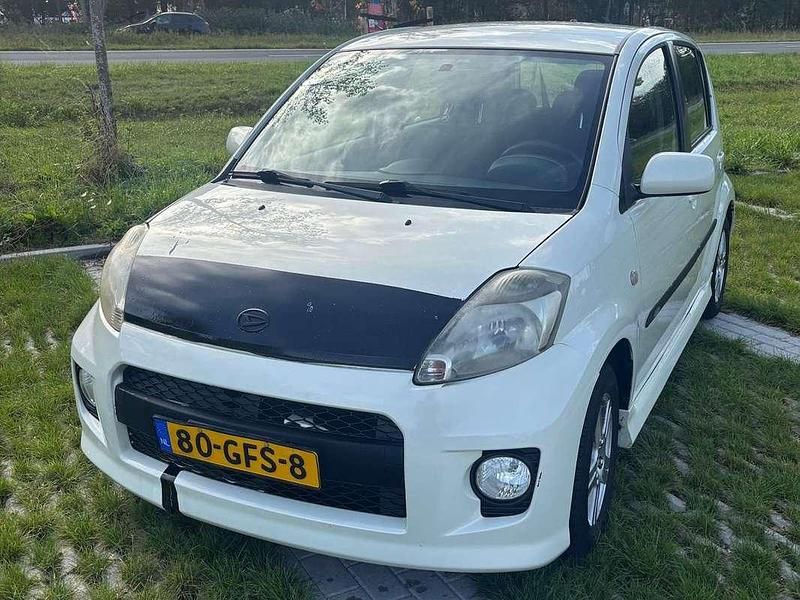 Wit Gebruikt 2008 Daihatsu Sirion Hatchback | € 899 (Super prijs) - Afbeelding 1/4