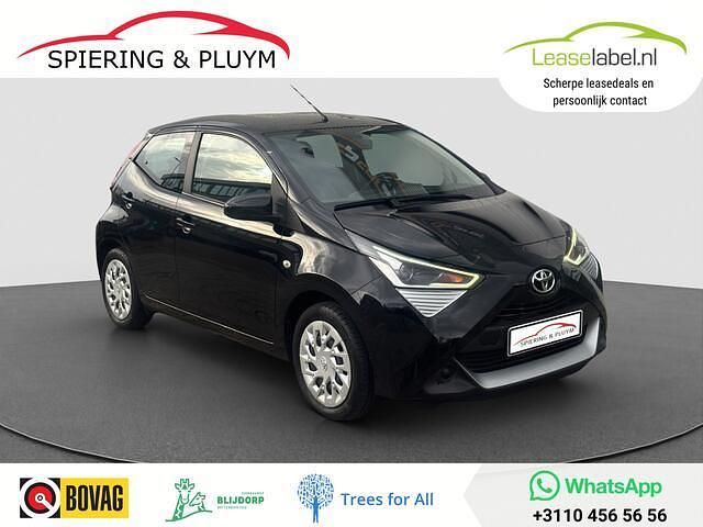 Zwart Occasion 2020 Toyota Aygo X-play Hatchback | € 9.390 (Eerlijke prijs) - Afbeelding 1/4