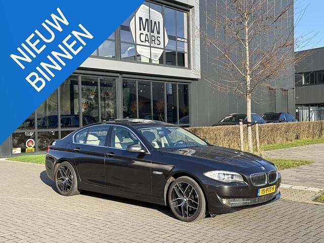 Grijs Occasion 2011 BMW 528 Comfort Edition Sedan | € 9.990 (Goede deal) - Afbeelding 1/4