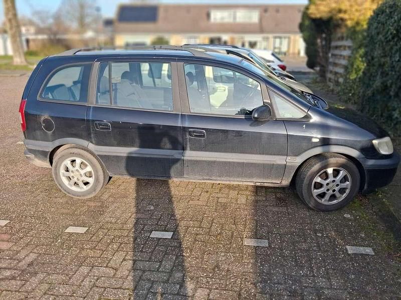 Occasion Opel Zafira Comfort 101 PK (74 kW) 2003 Zwart MPV